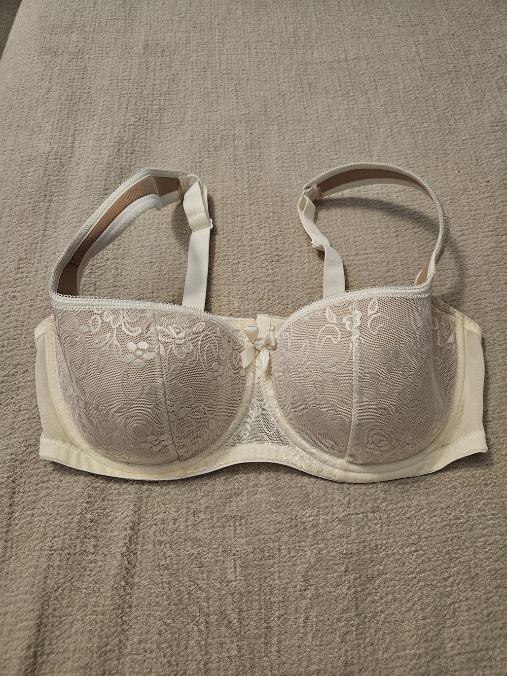 Lace Underwire Bra 36DD Cream